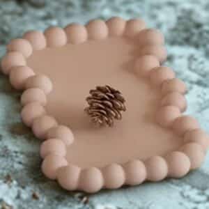 Molde de silicona para bandeja de yeso ondular y con esferas en el borde