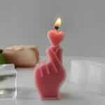 Molde de silicona mano con corazón coreano para velas